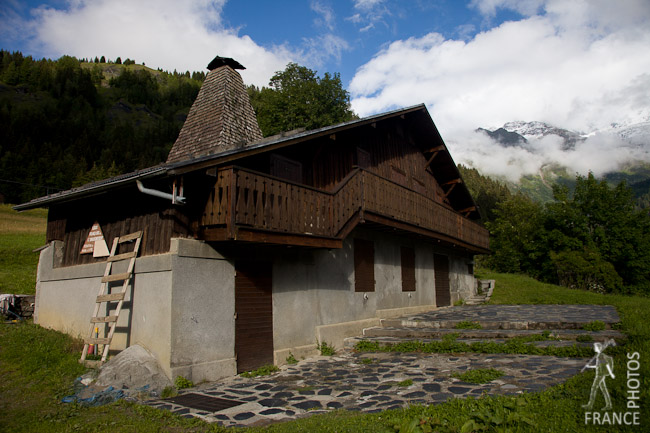 Chalet near the path