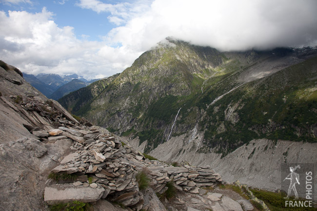 Hiking path above the mer de glace