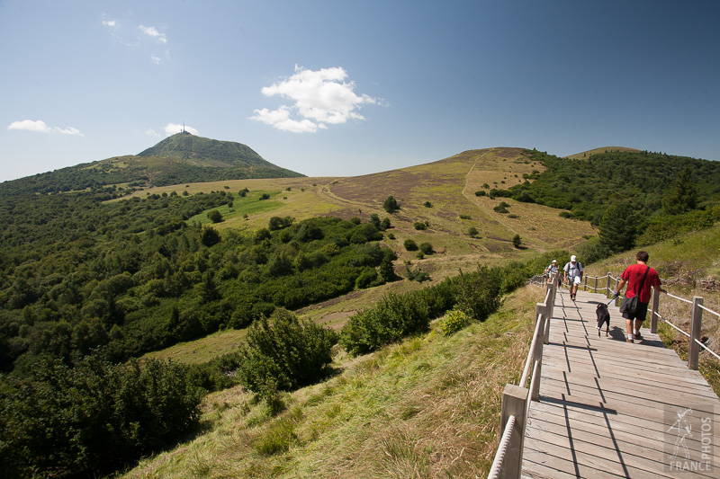 Platforms on the side of Puy Pariou - clear