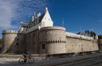 Bicycle in front of the Nantes castle