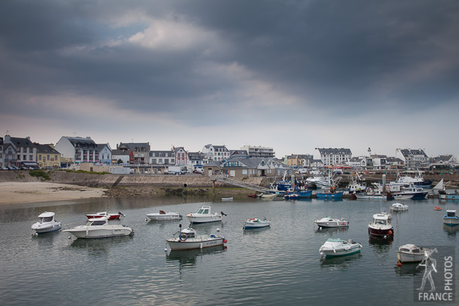 Dark clouds over the Quiberon harbor