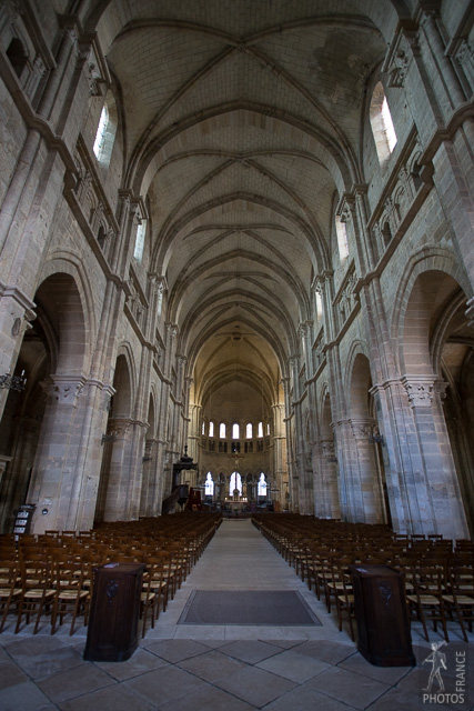 Saint-Mammès cathedral interior