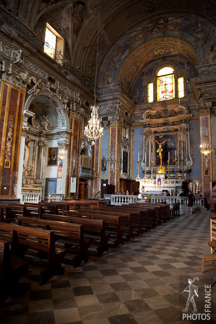 Inside the Eglise du Gesu