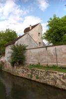 Crecy la Chapelle fortified building