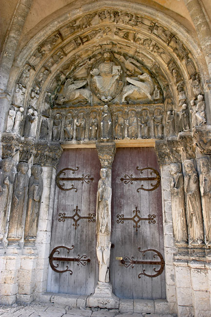 Saint Loup de Naud portal