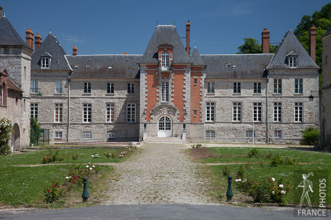 Gillevoisin castle front