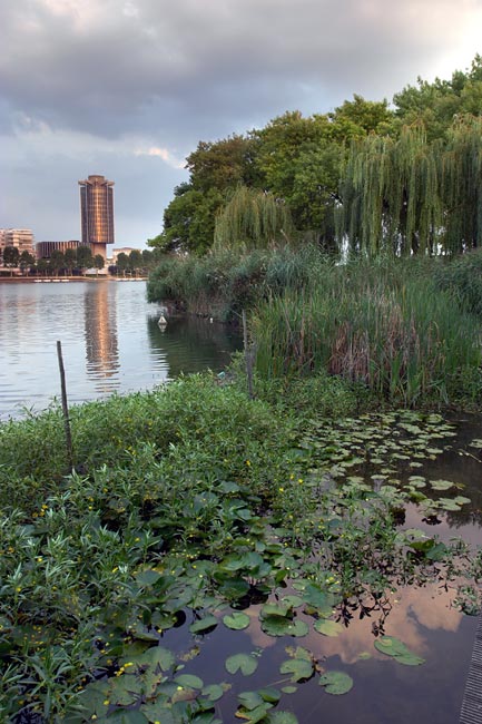 The Banque de France and Creteil lake