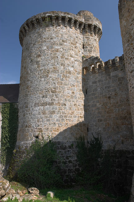 Madeleine castle round tower