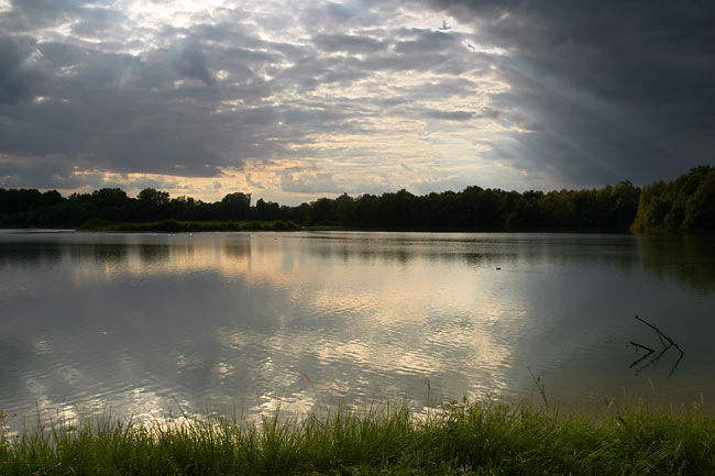 Sunset on a pond near the Loing