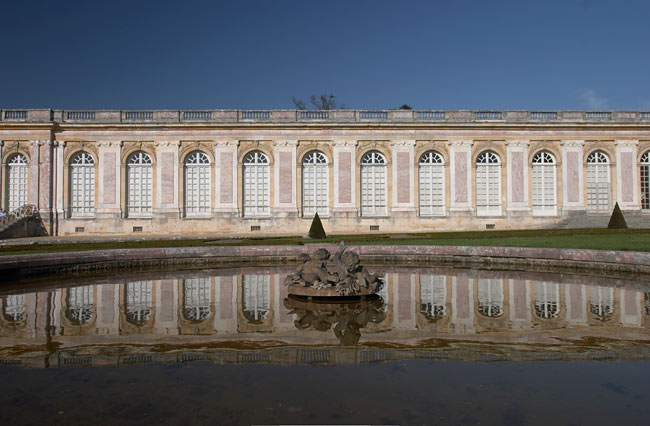 Grand Trianon basin at Midday