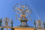 Gold and blue at the gates of the Grand Trianon