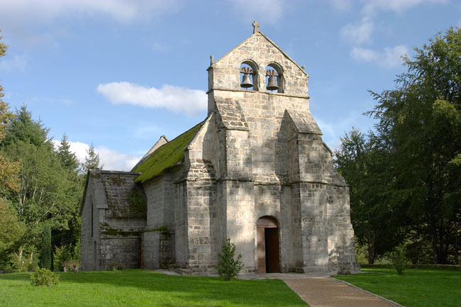 Thatched roof church of Lestards