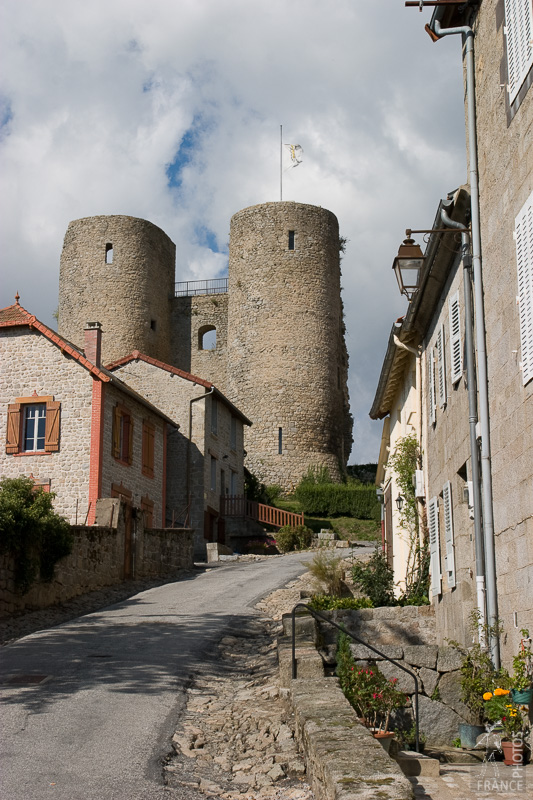 On the road to the Crocq castle