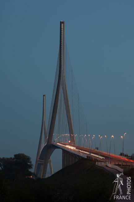 Traffic on the Normandy bridge