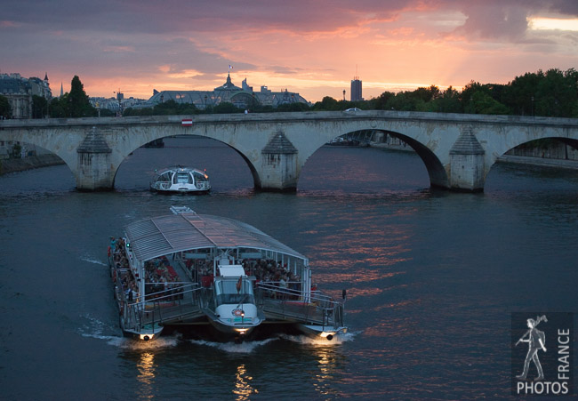 Pont de la Concorde in pink