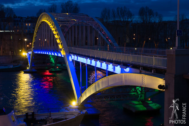 Passerelle Debilly: yellow and blue side