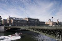 Speeding under the Pont d'Arcole