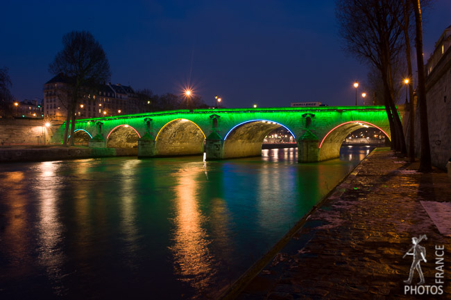 The Pont Marie painted with light for the olympics