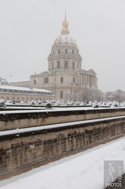 Snowfall over the Invalides