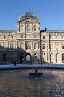 Louvre inner courtyard fountain