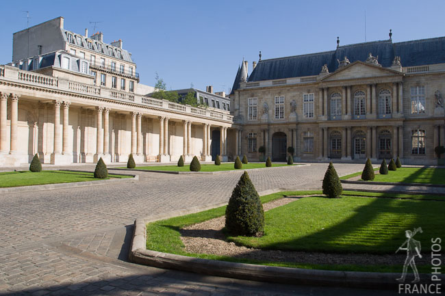 The Archives Nationales