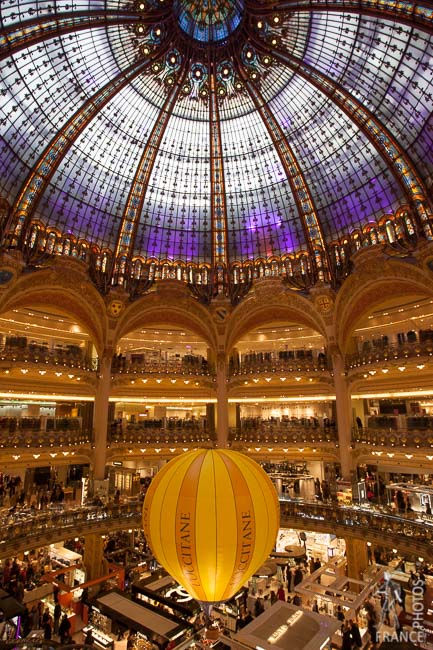 Galeries Lafayette with balloon