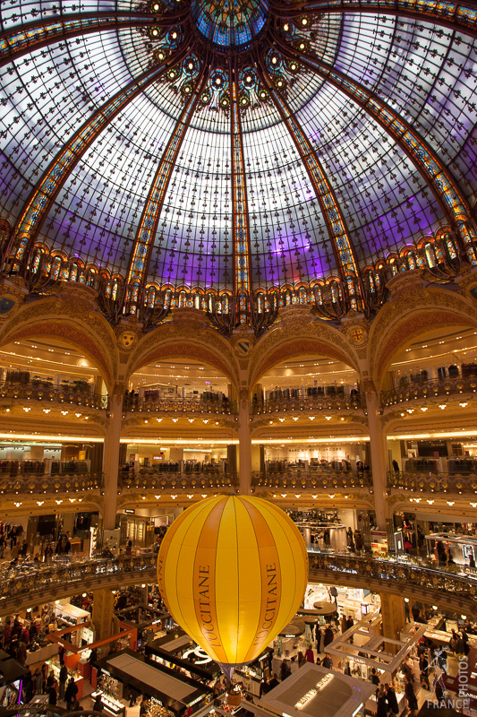 Galeries Lafayette with balloon