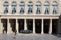 Crossing the galerie d'Orléans