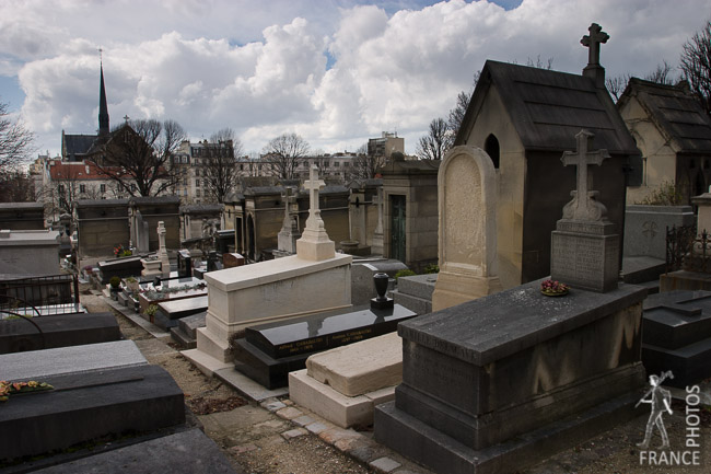 Alley in the Père Lachaise