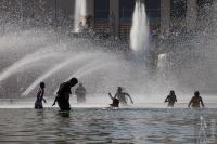 Bathing in the Trocadero fountains