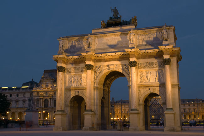 Arc de Triomphe du Carrousel at night