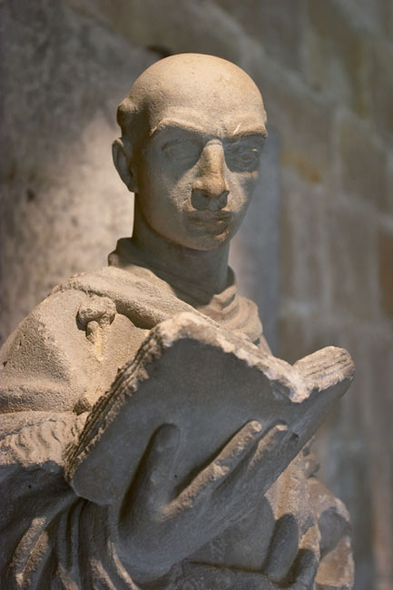 Monk reading a book (statue)