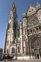 Senlis cathedral and horse carriage